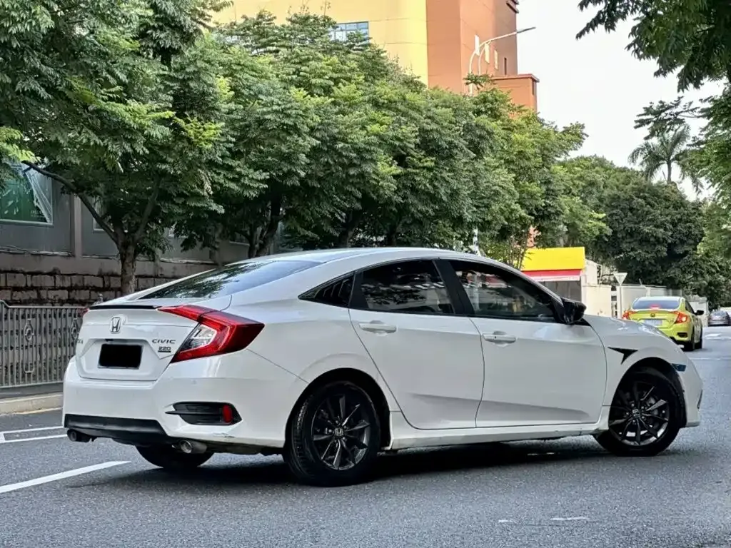 Honda Civic — фото 8
