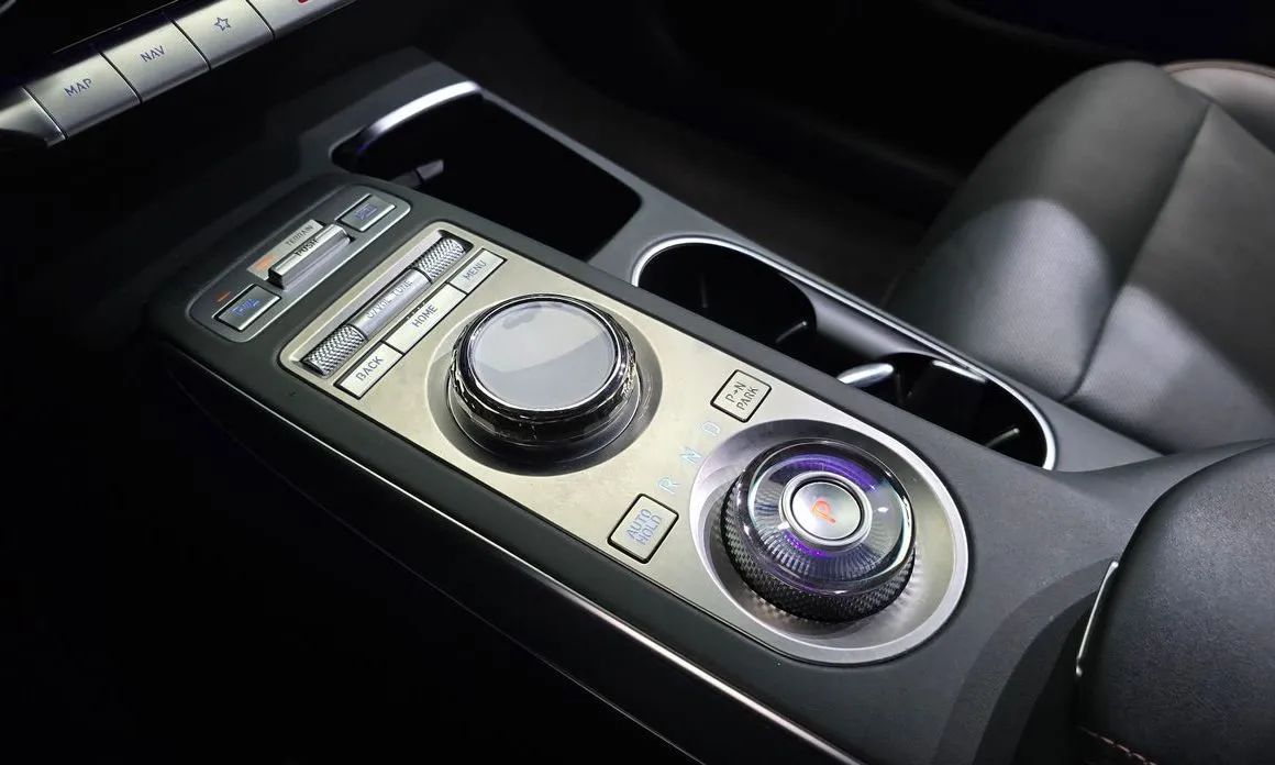 Genesis GV70 — фото 10