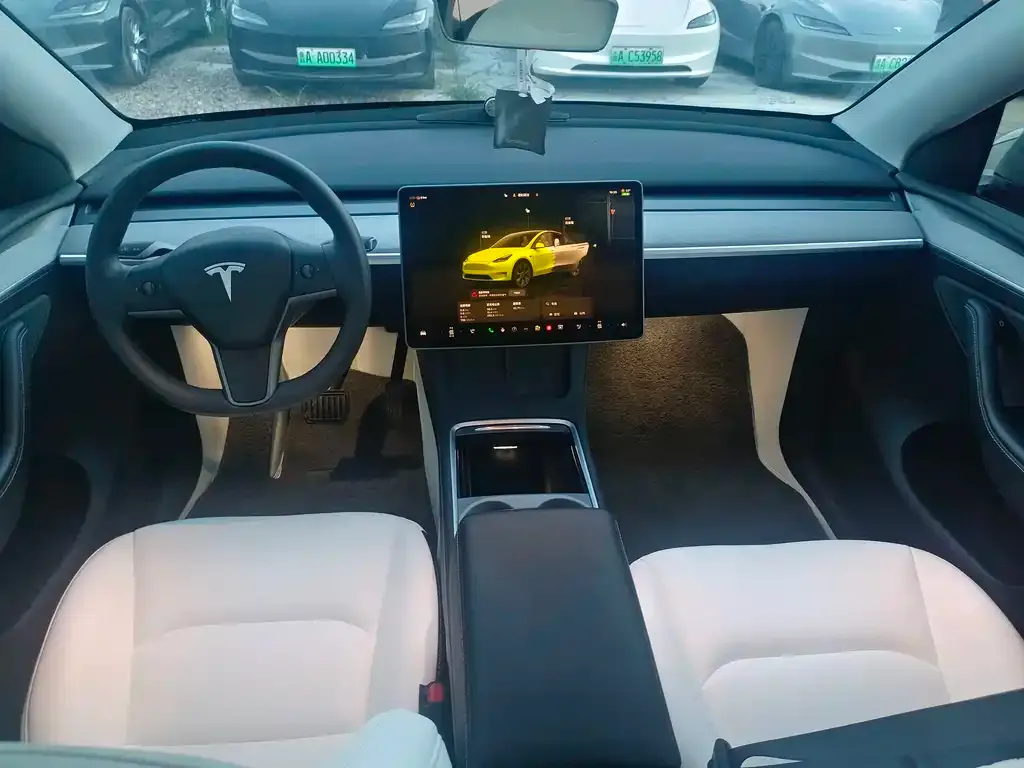 Tesla Model Y — фото 3