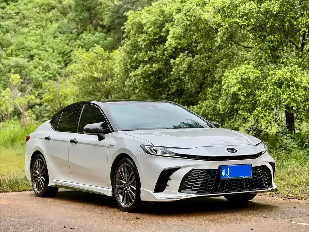 Toyota Camry — фото 6