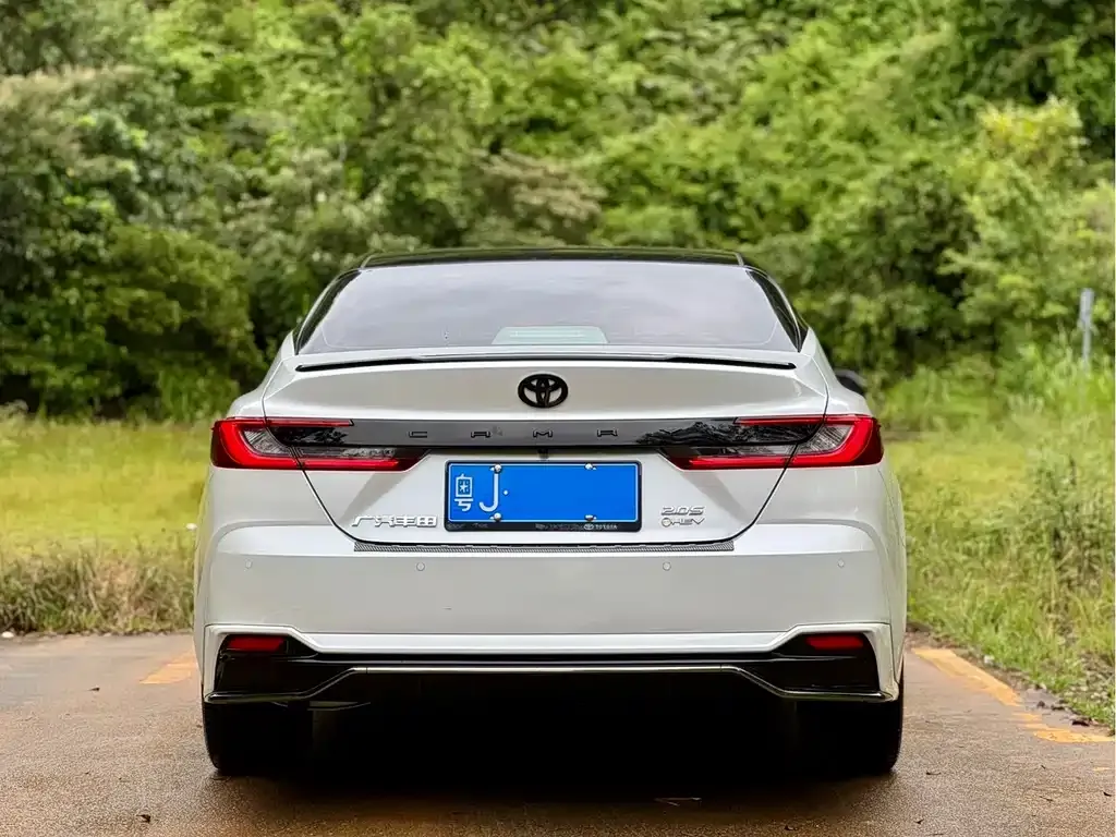 Toyota Camry — фото 3