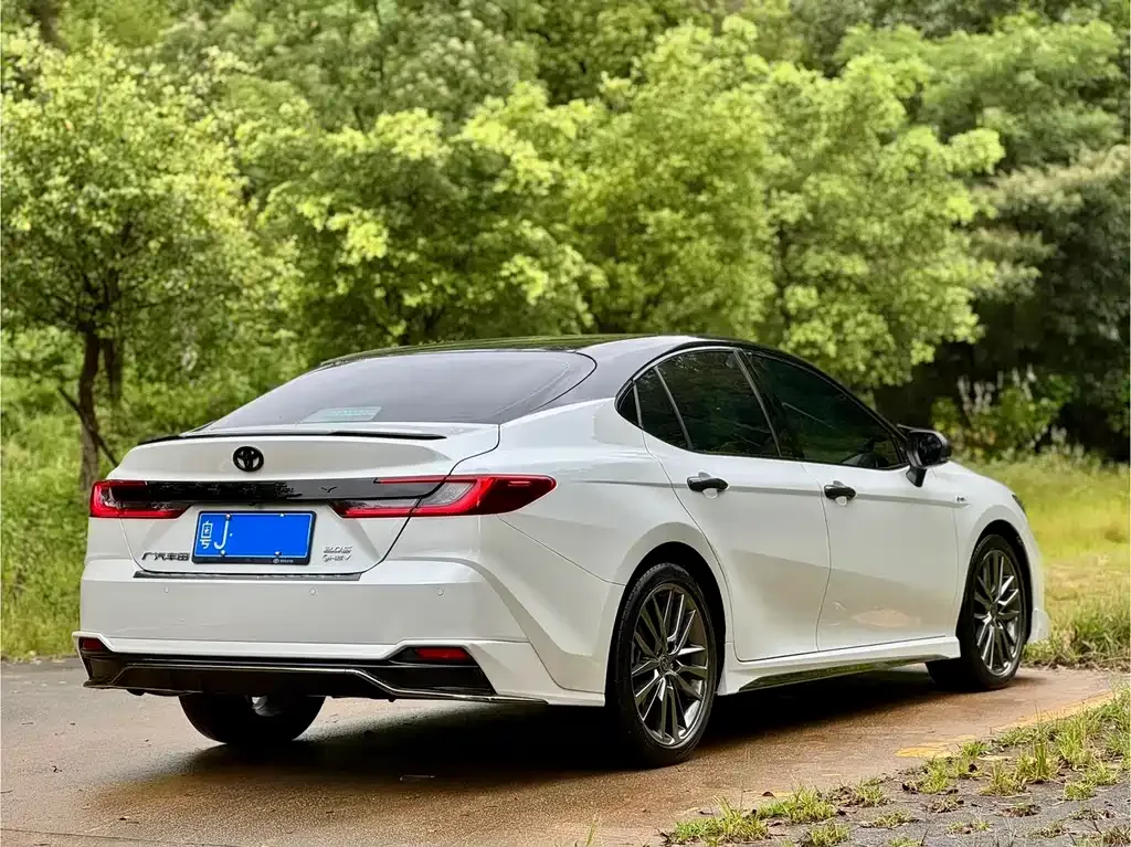 Toyota Camry — фото 8