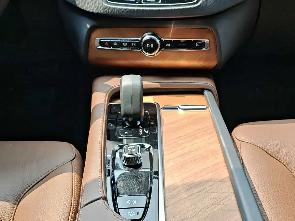 Volvo XC90 — фото 7