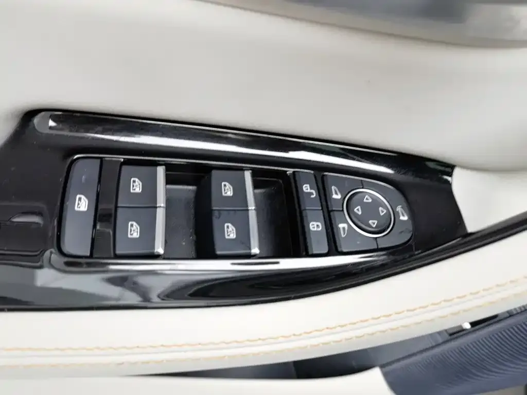 BYD PLUS New Energy — фото 7