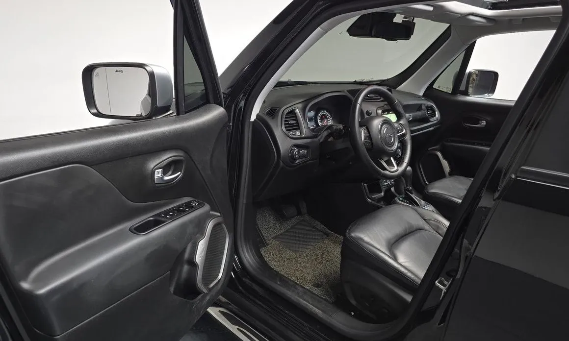 Jeep Renegade — фото 4