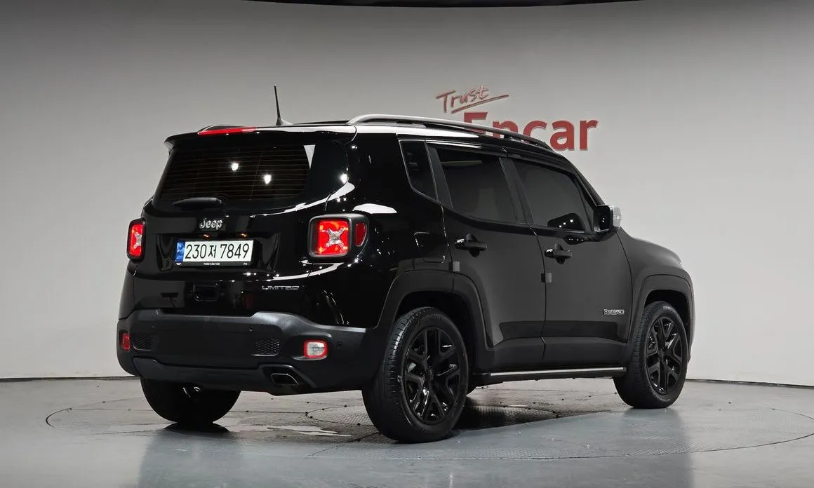 Jeep Renegade — фото 8