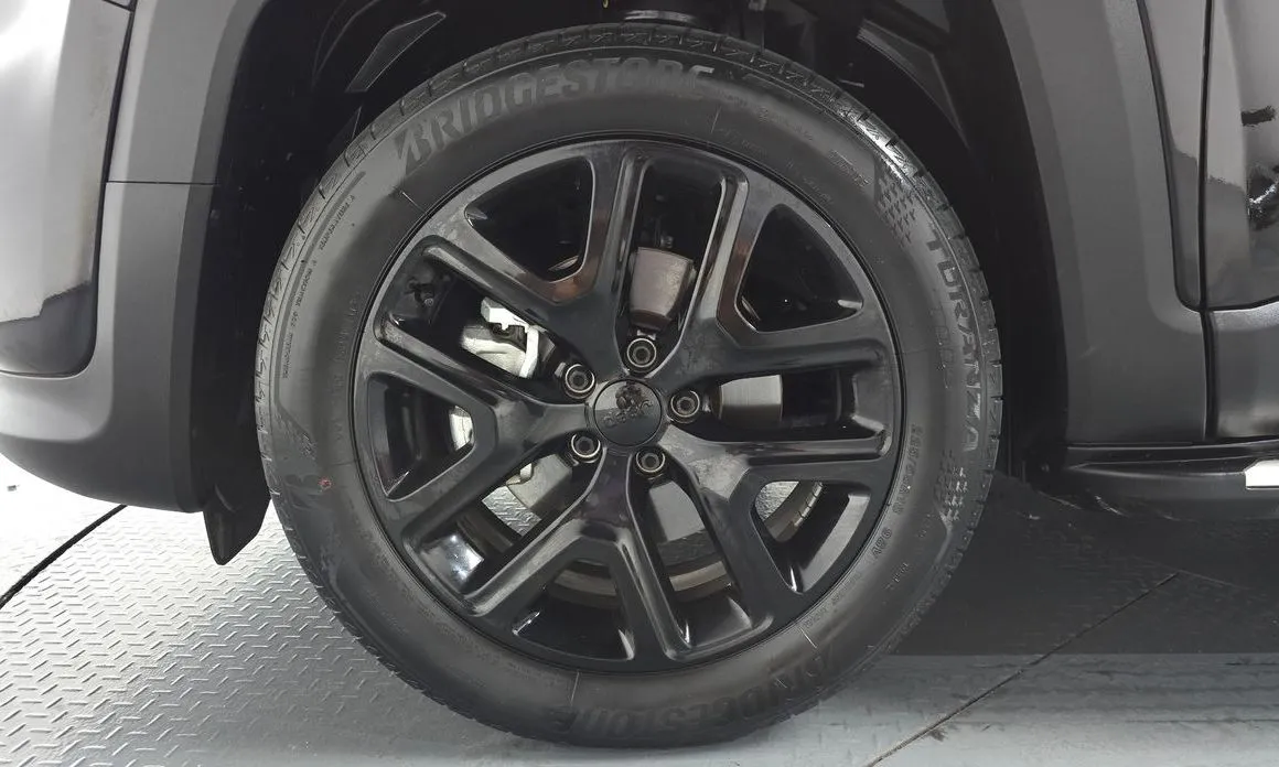 Jeep Renegade — фото 10