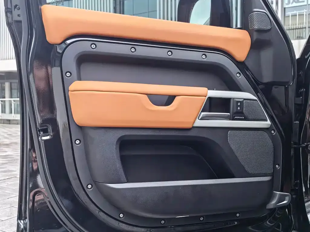 Land Rover Defender — фото 6
