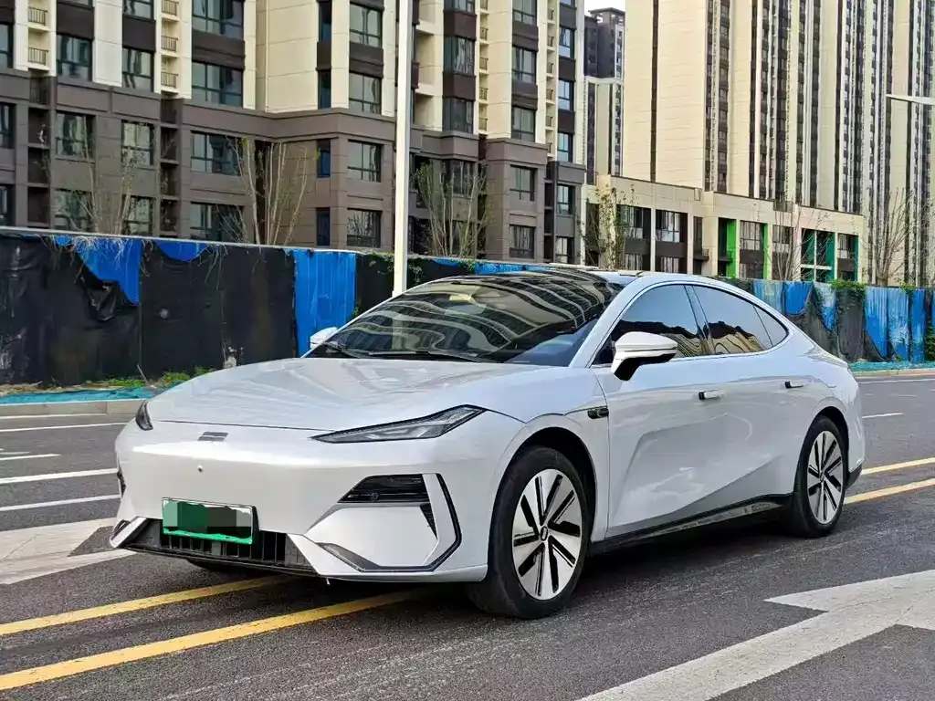 Geely Galaxy E8 — фото 1