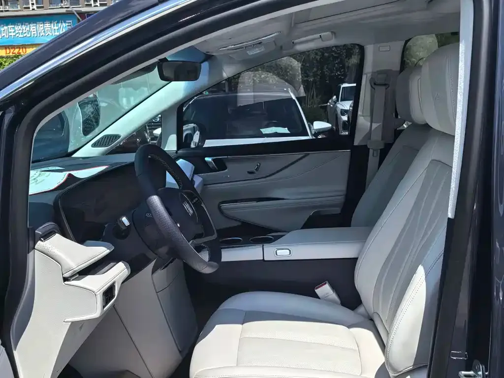 Buick GL8 Hybrid — фото 3