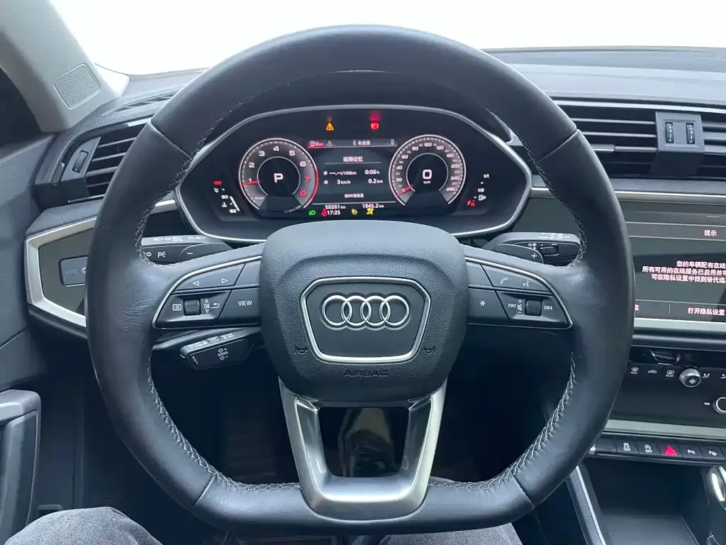 Audi Q3 — фото 10
