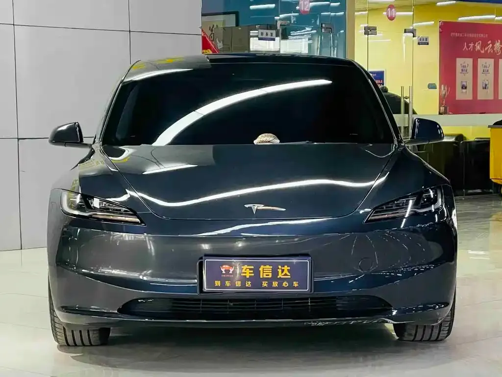 Tesla Model 3 — фото 1