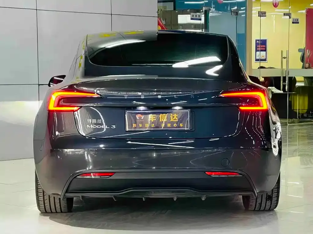 Tesla Model 3 — фото 10