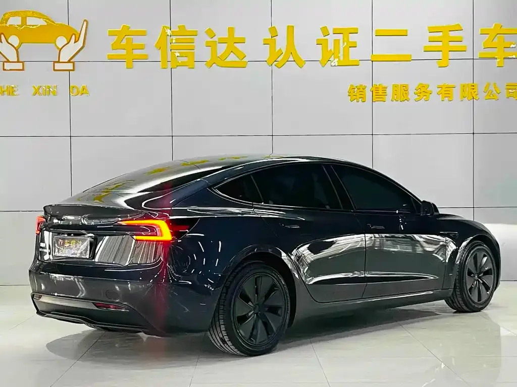 Tesla Model 3 — фото 7