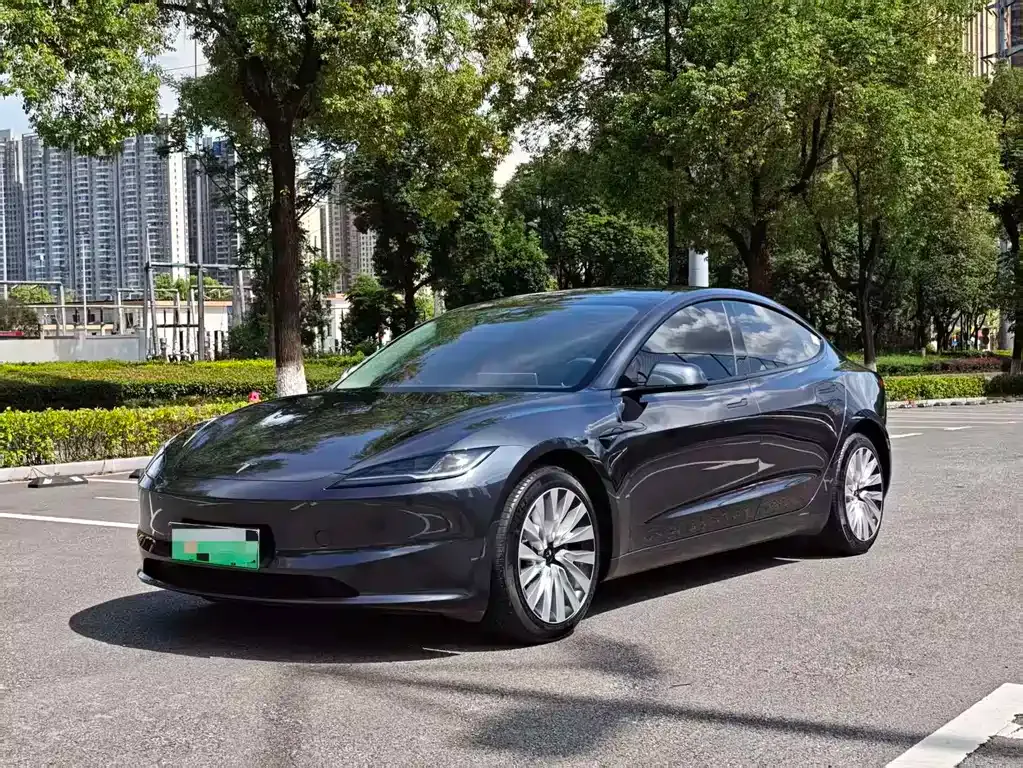 Tesla Model 3 — фото 1