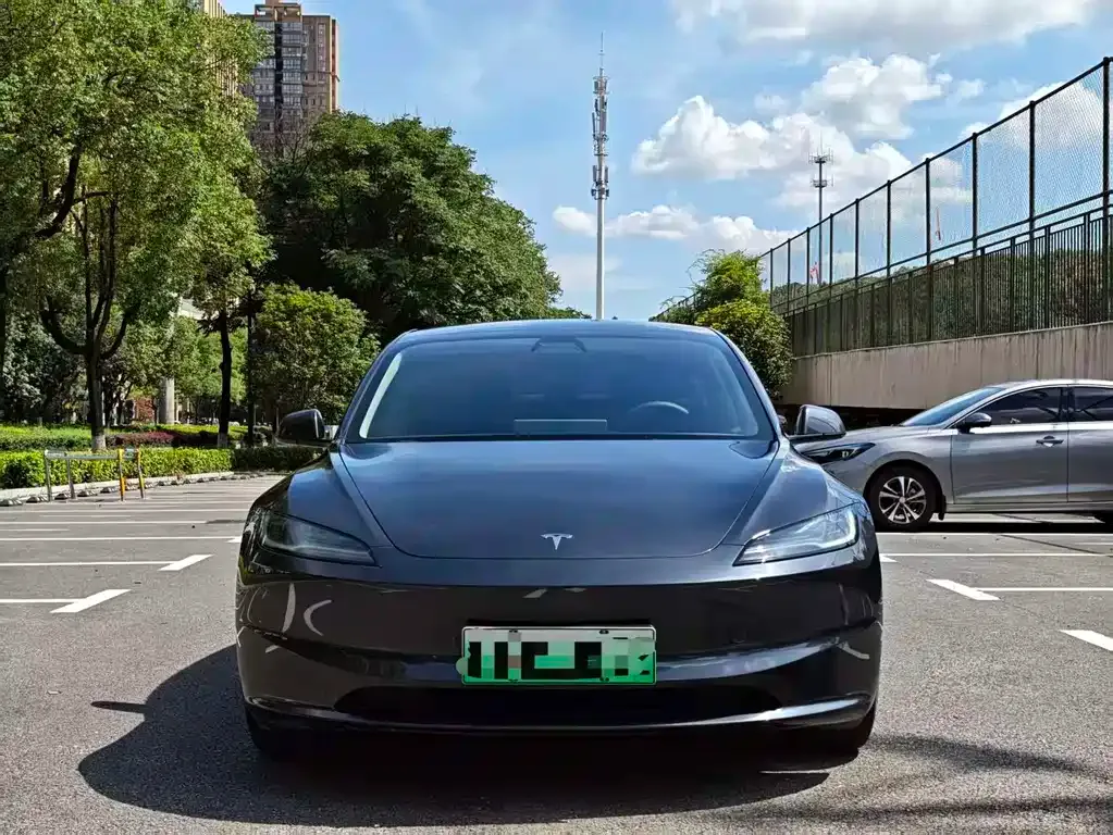 Tesla Model 3 — фото 4