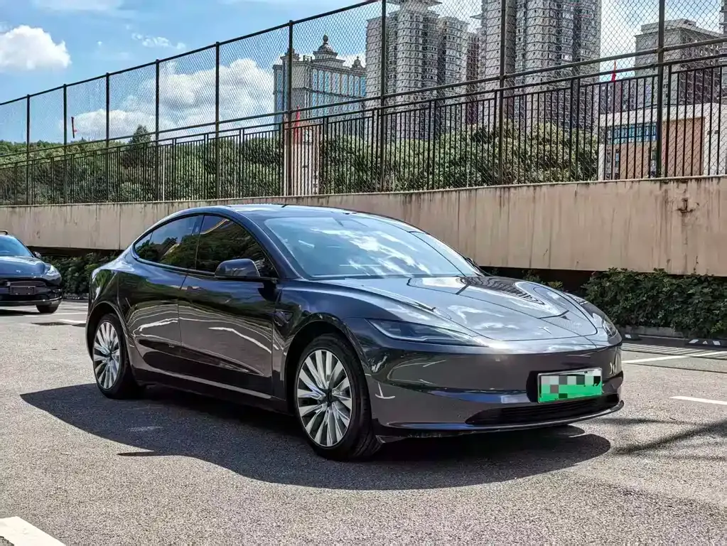 Tesla Model 3 — фото 8