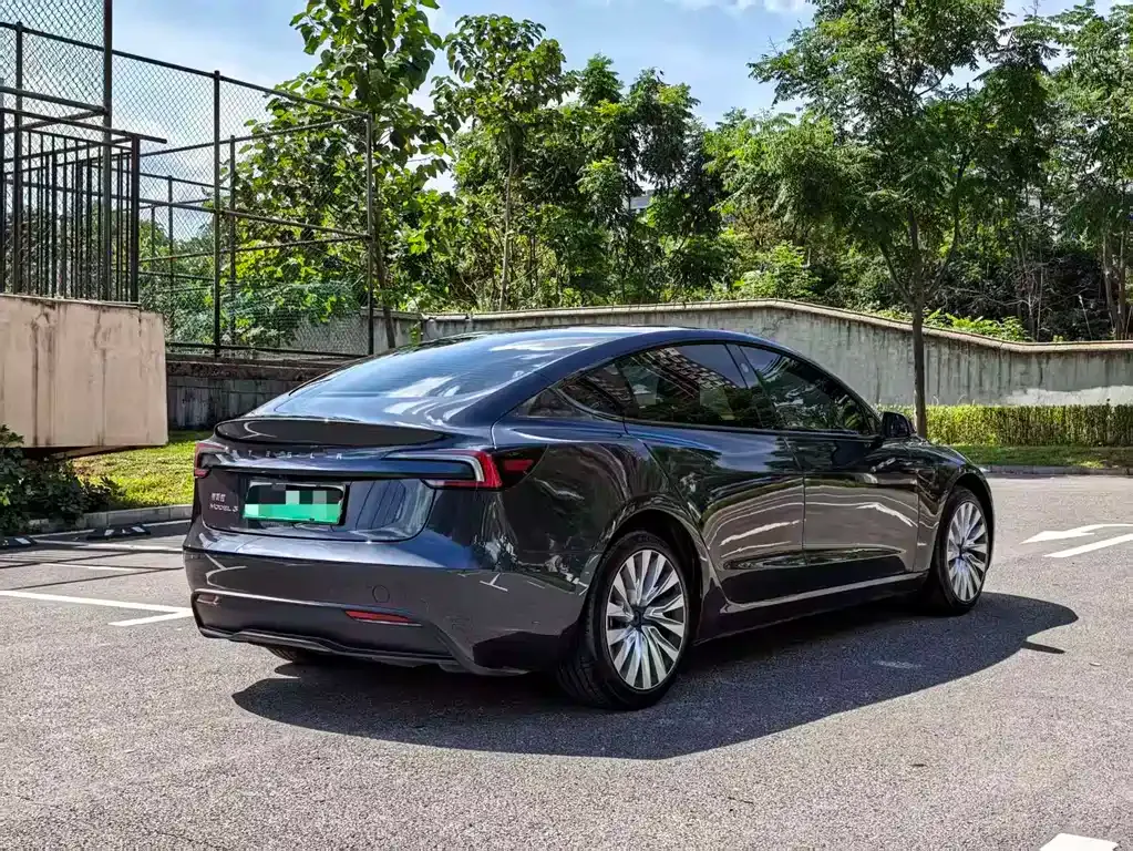 Tesla Model 3 — фото 7