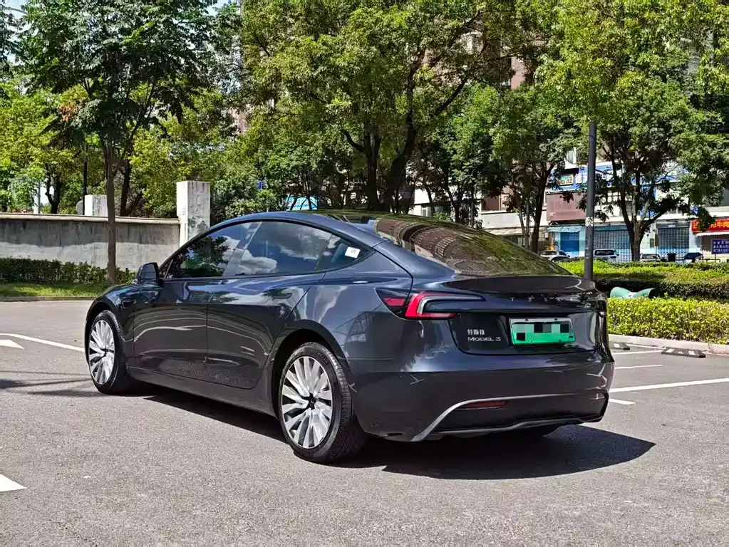 Tesla Model 3 — фото 10