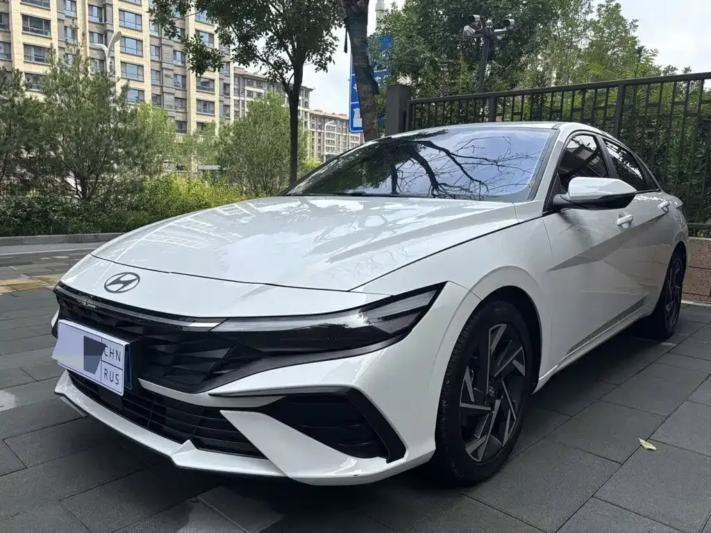Hyundai Elantra — фото 1