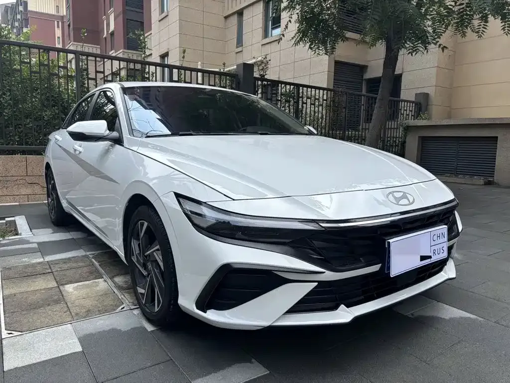 Hyundai Elantra — фото 2