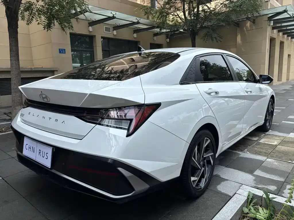 Hyundai Elantra — фото 5