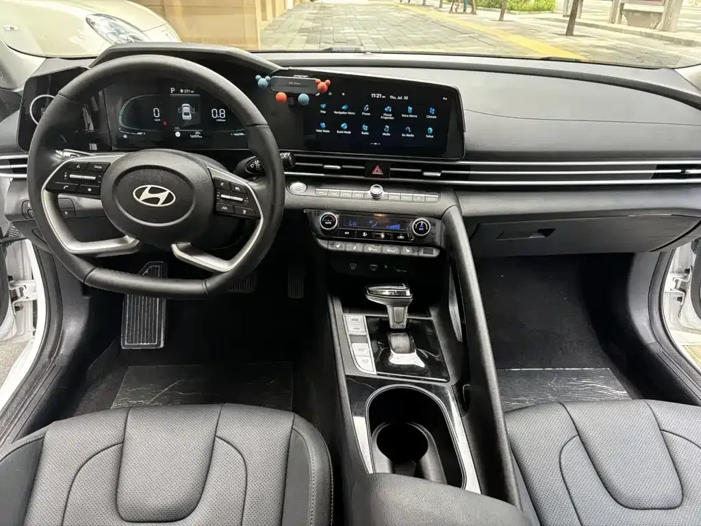 Hyundai Elantra — фото 6