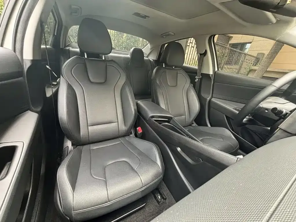 Hyundai Elantra — фото 3