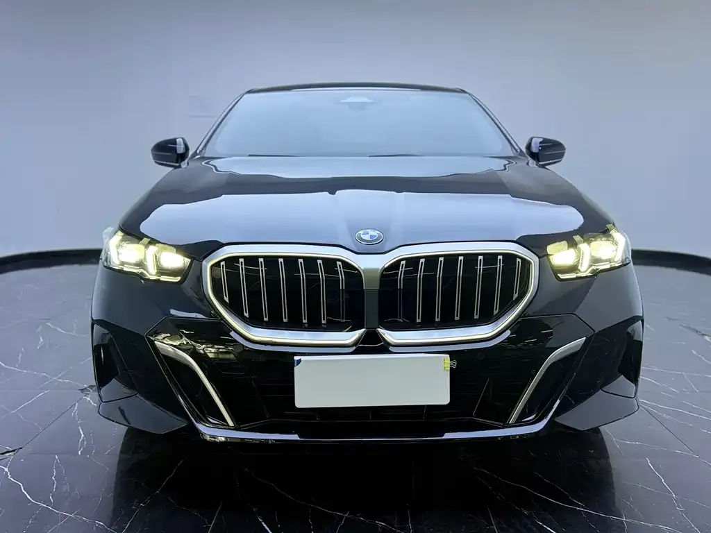 BMW 5 Series — фото 4
