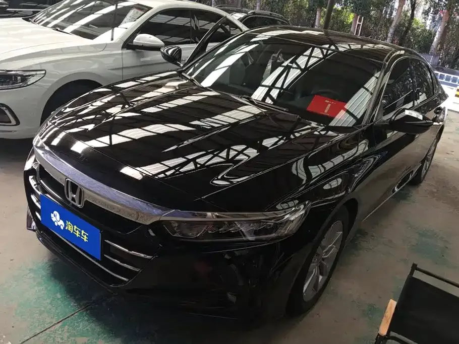 Honda Accord — фото 1