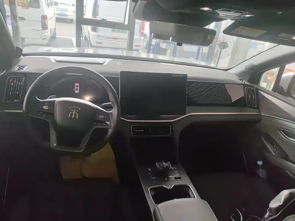BYD L DM-i — фото 3