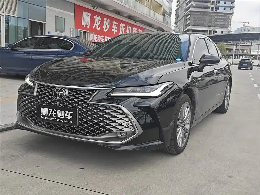 Toyota Avalon — фото 1