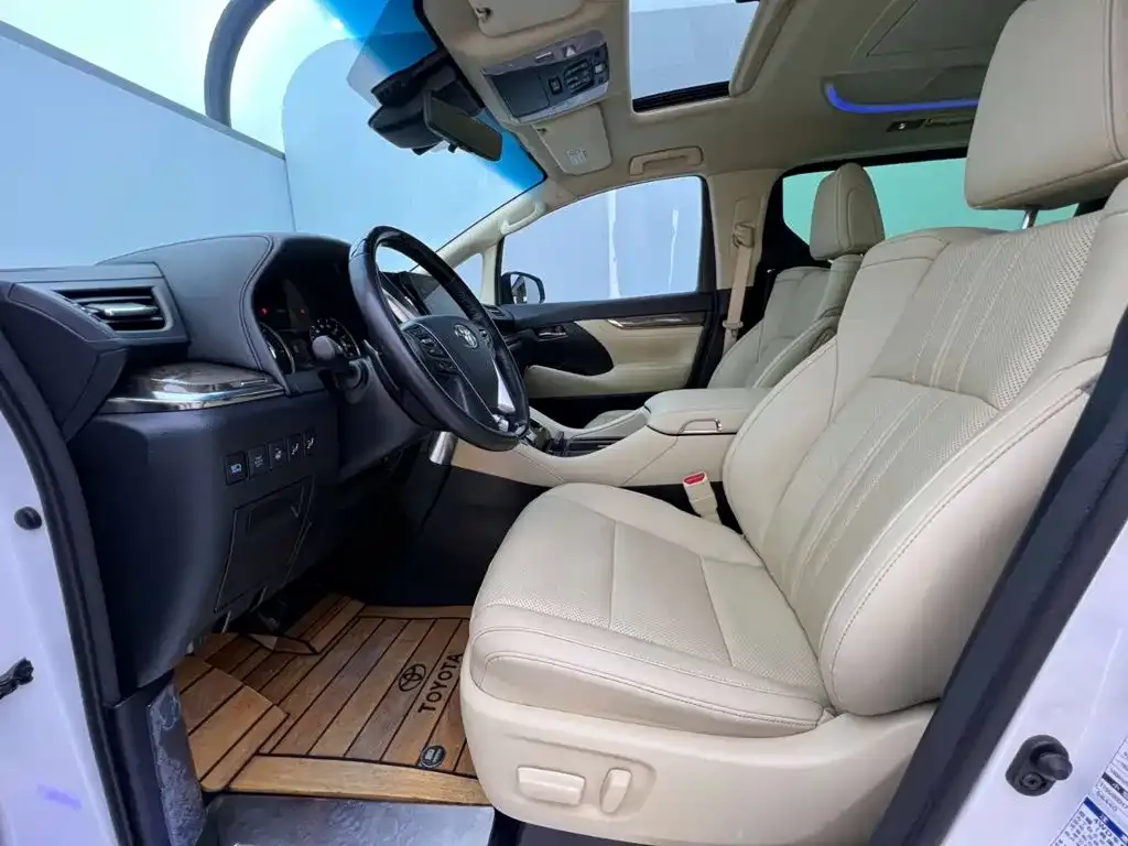Toyota Alphard — фото 5
