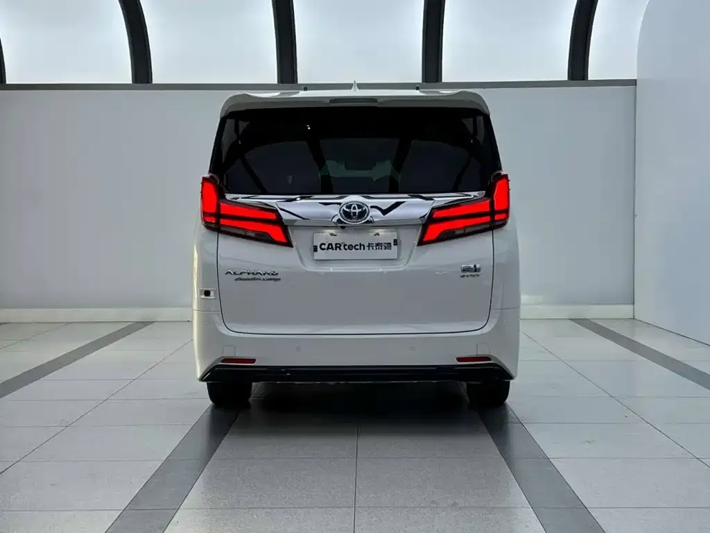 Toyota Alphard — фото 3