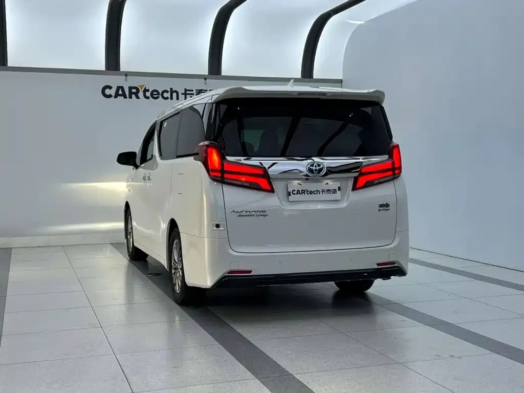 Toyota Alphard — фото 7