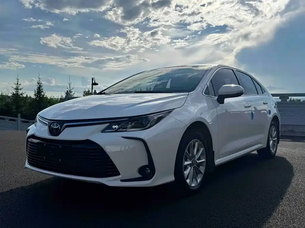 Toyota Corolla — фото 1