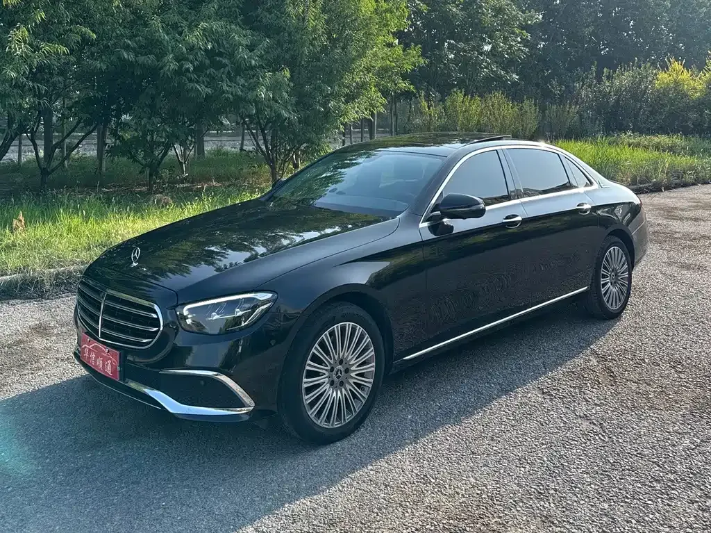 Mercedes-Benz E-Class — фото 1