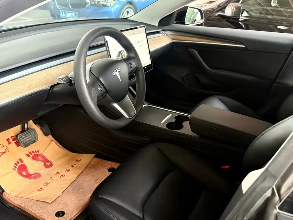 Tesla Model 3 — фото 2