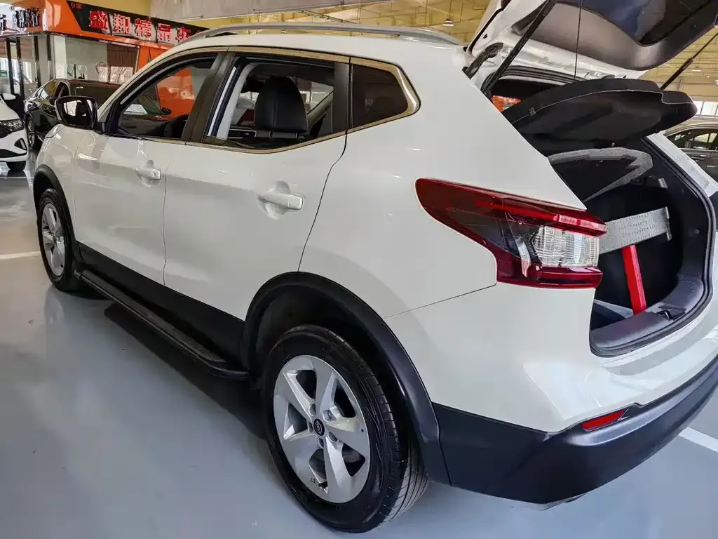 Nissan Qashqai — фото 8