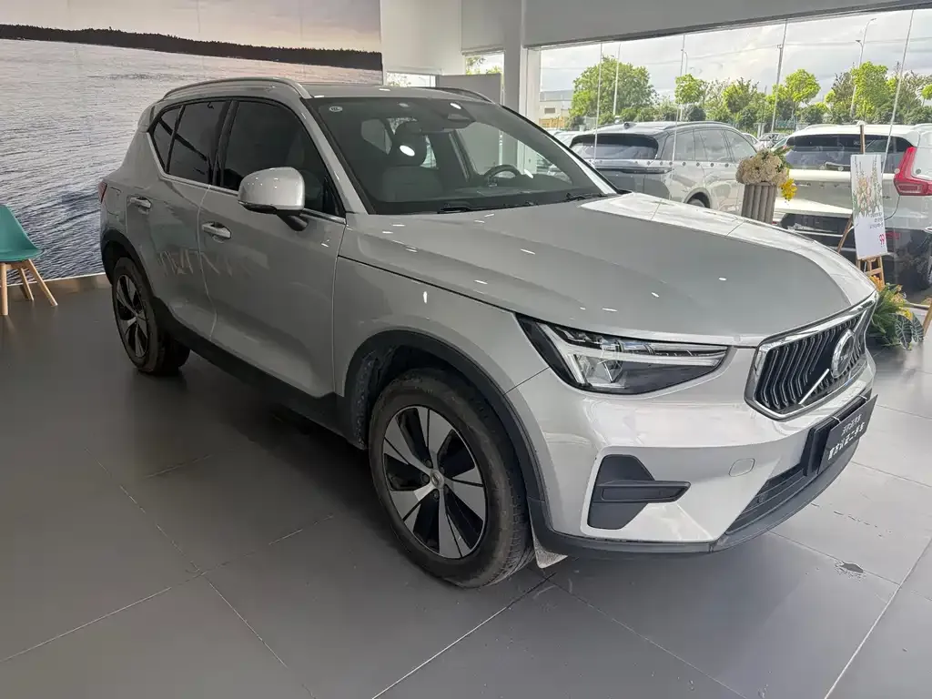 Volvo XC40 — фото 2