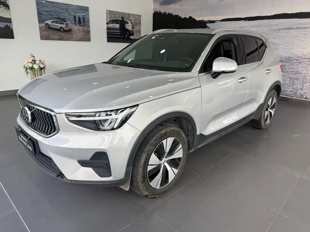 Volvo XC40 — фото 7