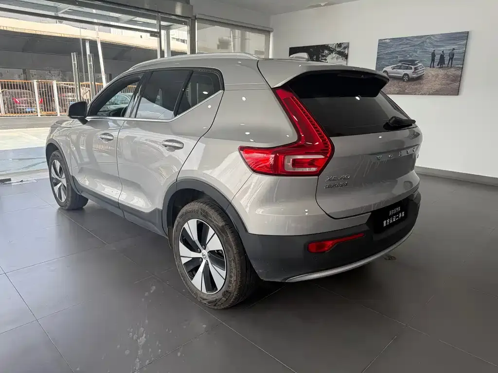 Volvo XC40 — фото 9