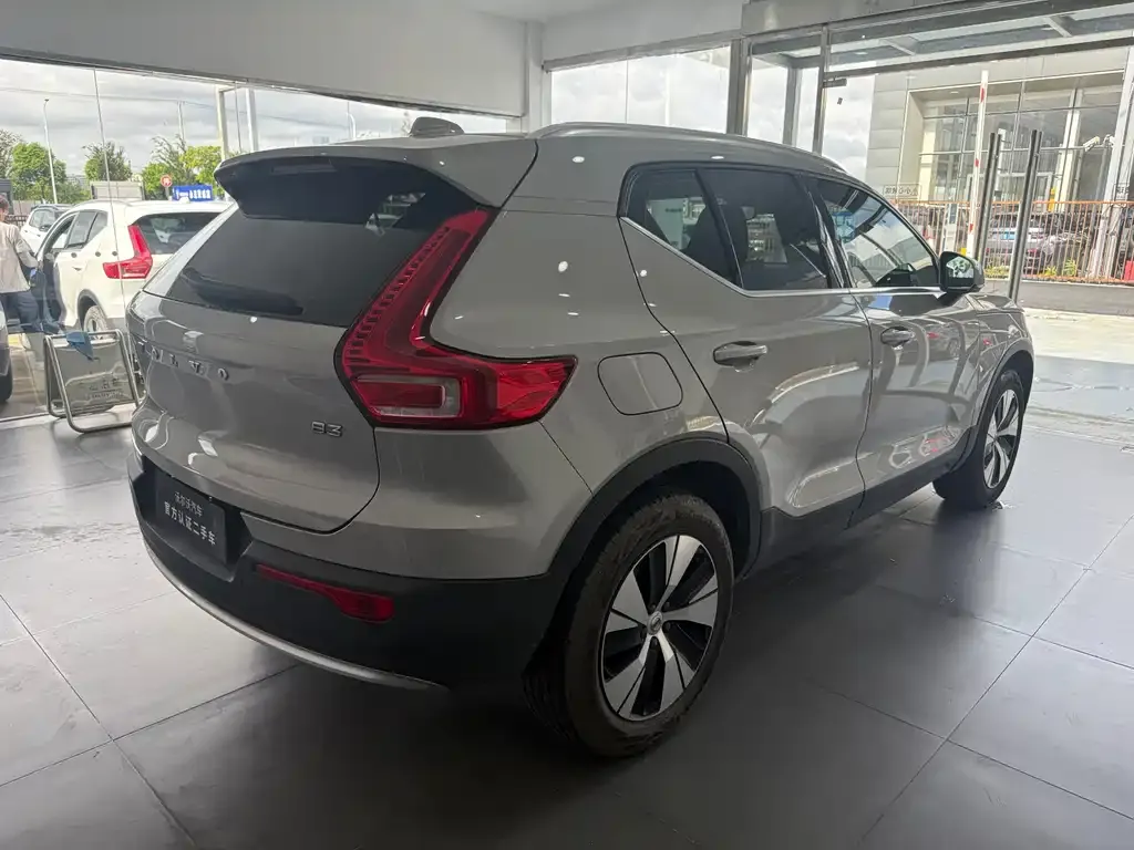 Volvo XC40 — фото 5
