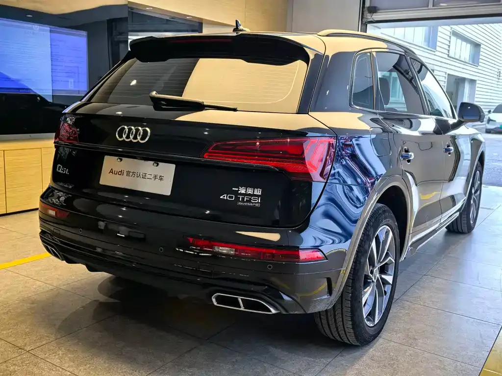 Audi Q5L — фото 9