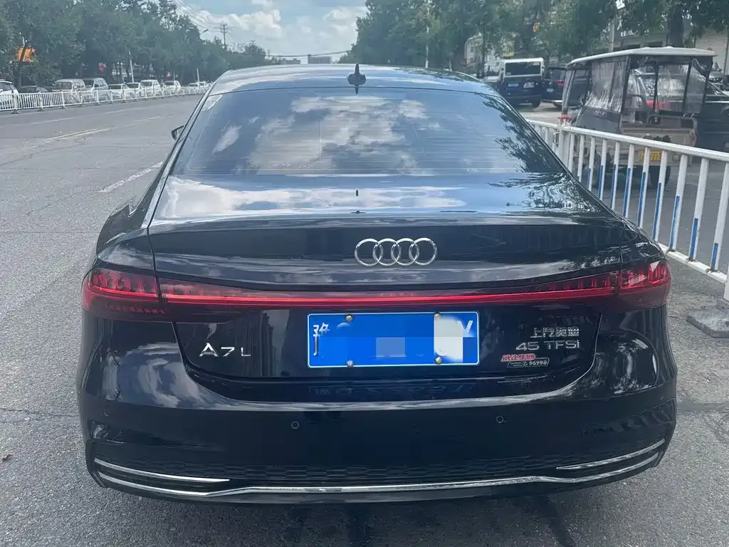 Audi A7L — фото 6
