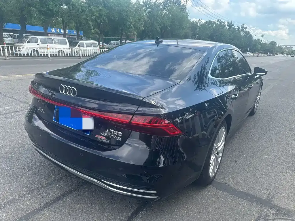 Audi A7L — фото 9