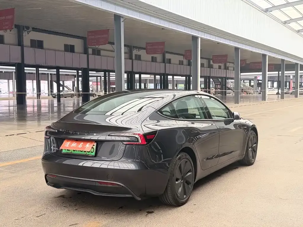 Tesla Model 3 — фото 7