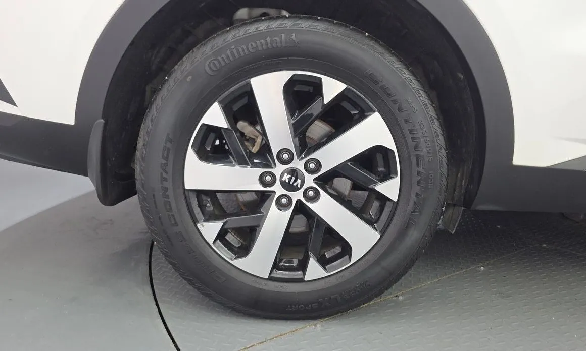 Kia Sorento — фото 9
