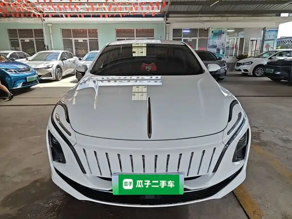 Hongqi E-QM5 — фото 3