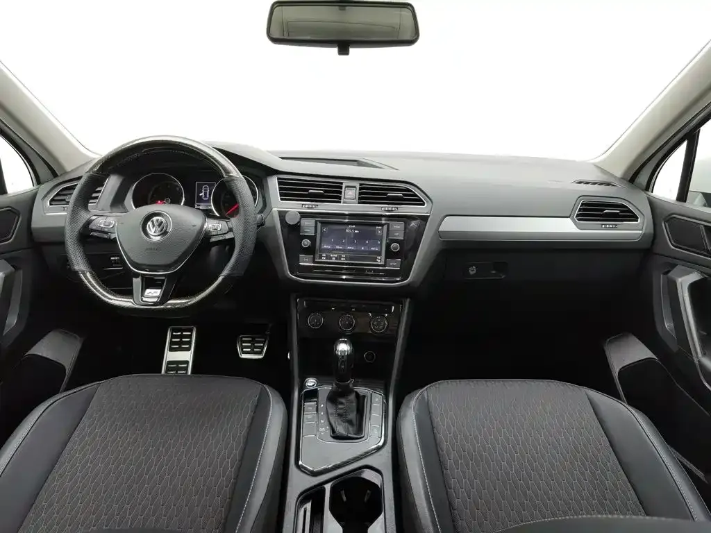 Volkswagen Tiguan L — фото 8